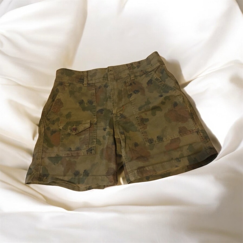 Anthropologie Camouflage Cargo Shorts 26